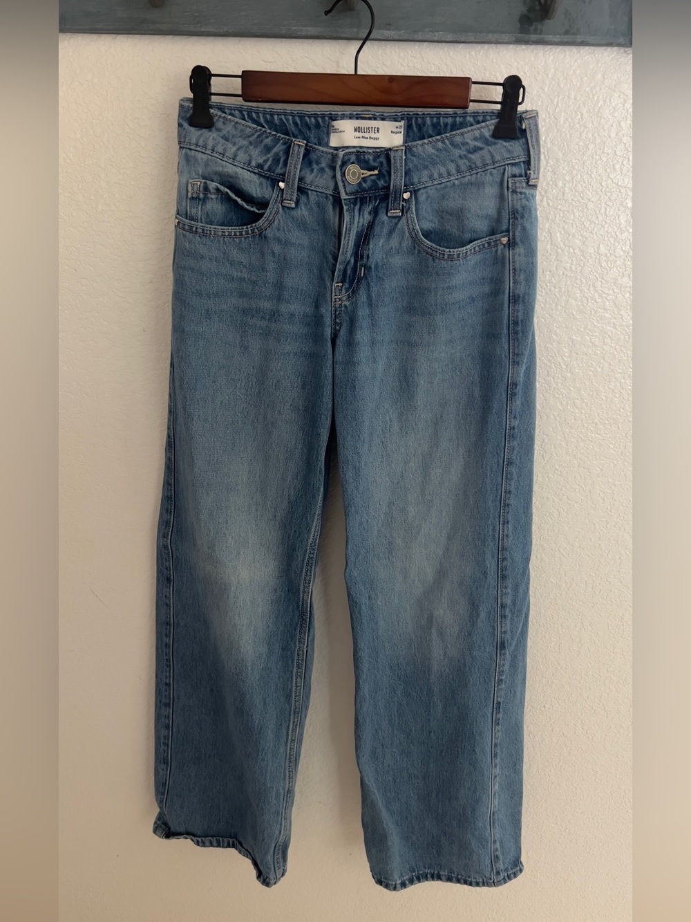 Hollister Women's Light Blue Low Rise Baggy Jeans